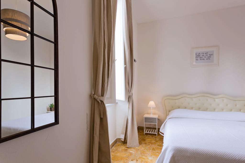 Townhouse By The Spanish Steps Rome Room photo
