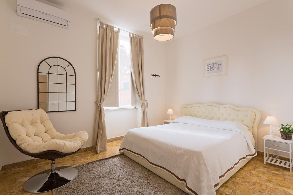 Townhouse By The Spanish Steps Rome Room photo